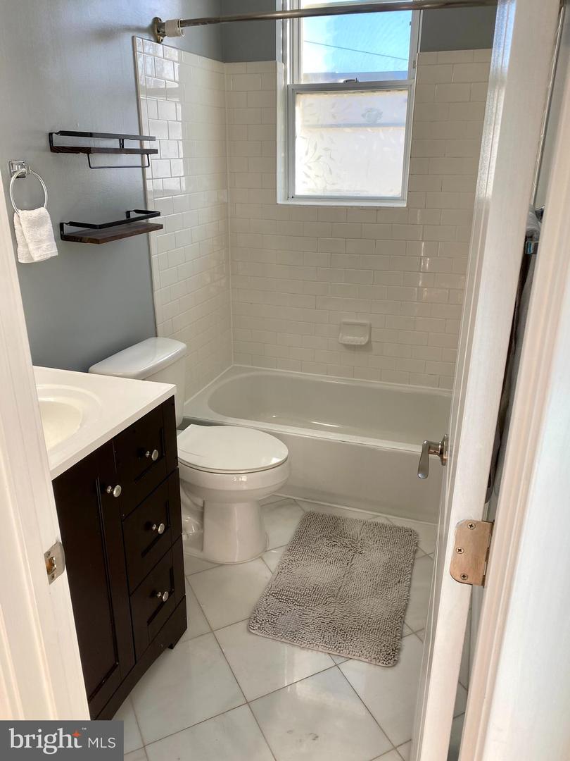 2 17TH ST SE #207, WASHINGTON, District Of Columbia 20003, 1 Bedroom Bedrooms, 2 Rooms Rooms,1 BathroomBathrooms,Residential,For sale,2 17TH ST SE #207,DCDC2157964 MLS # DCDC2157964