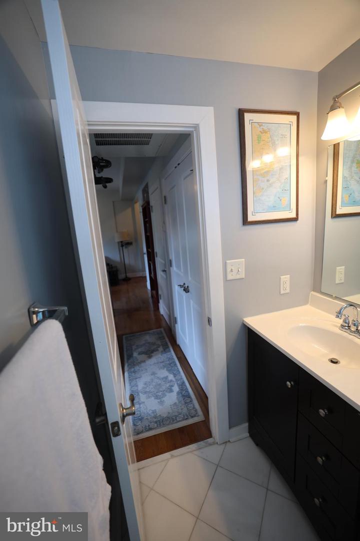 2 17TH ST SE #207, WASHINGTON, District Of Columbia 20003, 1 Bedroom Bedrooms, 2 Rooms Rooms,1 BathroomBathrooms,Residential,For sale,2 17TH ST SE #207,DCDC2157964 MLS # DCDC2157964