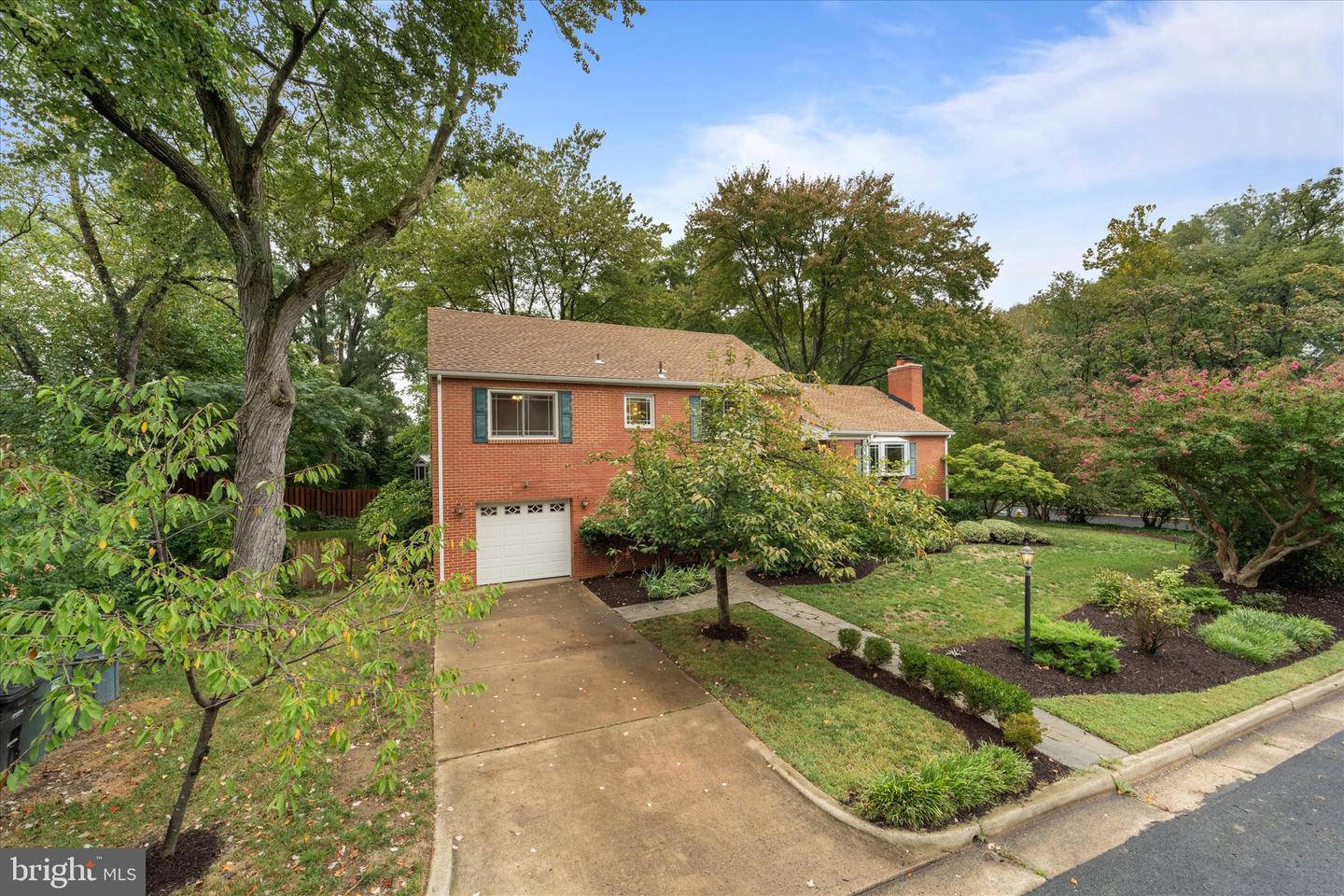 452 W TAYLOR RUN PKWY, ALEXANDRIA, Virginia 22314, 5 Bedrooms Bedrooms, ,3 BathroomsBathrooms,Residential,For sale,452 W TAYLOR RUN PKWY,VAAX2037856 MLS # VAAX2037856