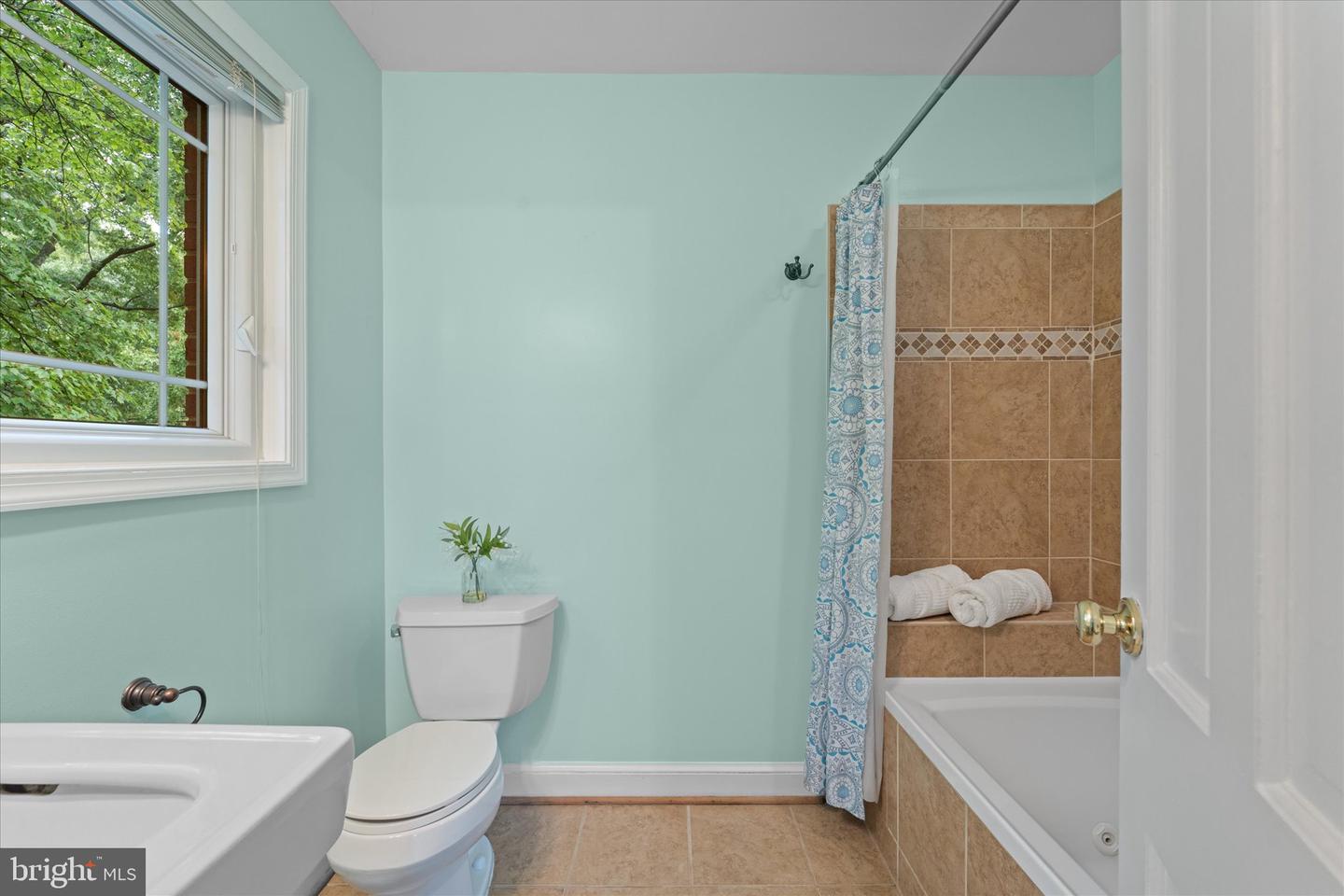 452 W TAYLOR RUN PKWY, ALEXANDRIA, Virginia 22314, 5 Bedrooms Bedrooms, ,3 BathroomsBathrooms,Residential,For sale,452 W TAYLOR RUN PKWY,VAAX2037856 MLS # VAAX2037856