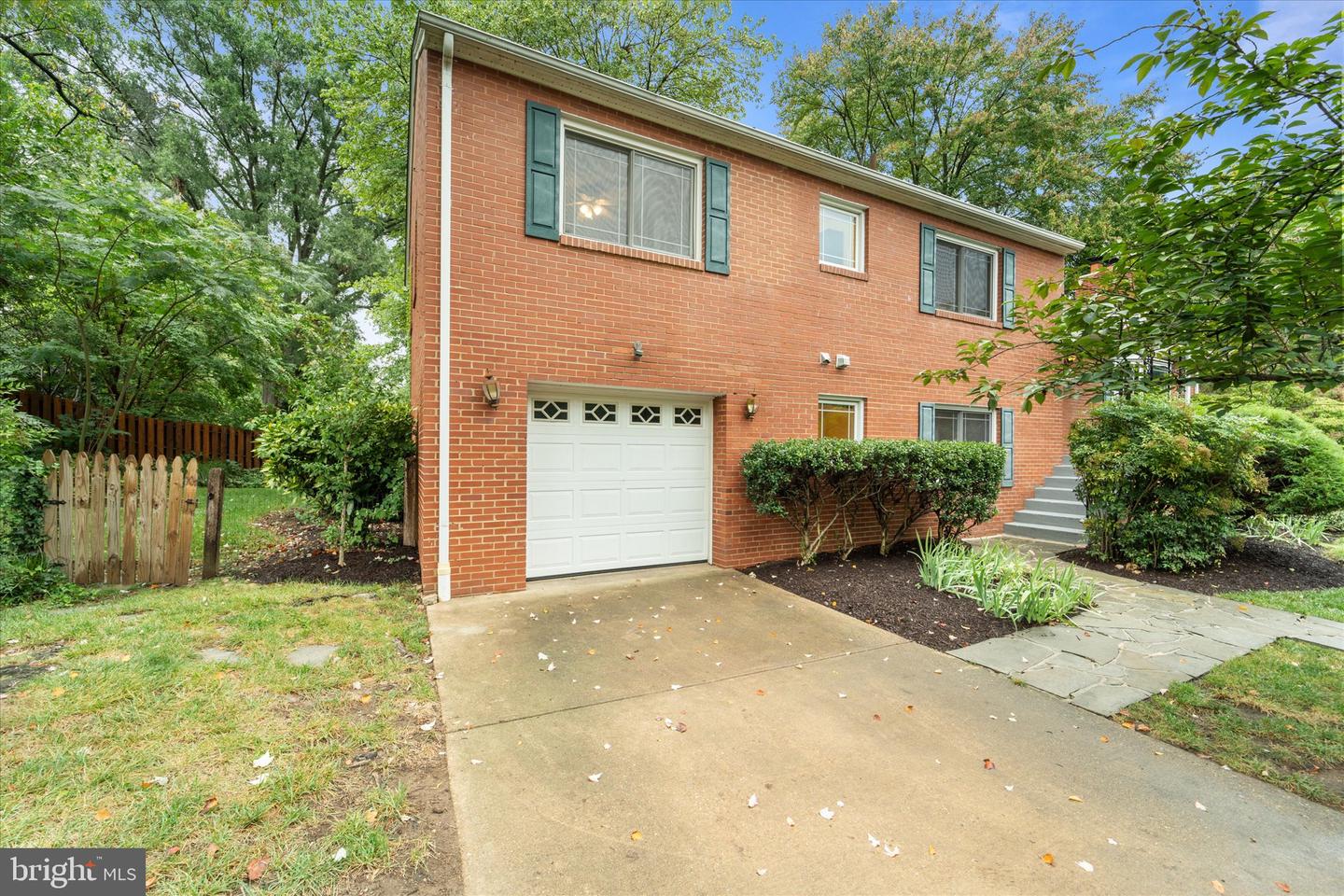 452 W TAYLOR RUN PKWY, ALEXANDRIA, Virginia 22314, 5 Bedrooms Bedrooms, ,3 BathroomsBathrooms,Residential,For sale,452 W TAYLOR RUN PKWY,VAAX2037856 MLS # VAAX2037856