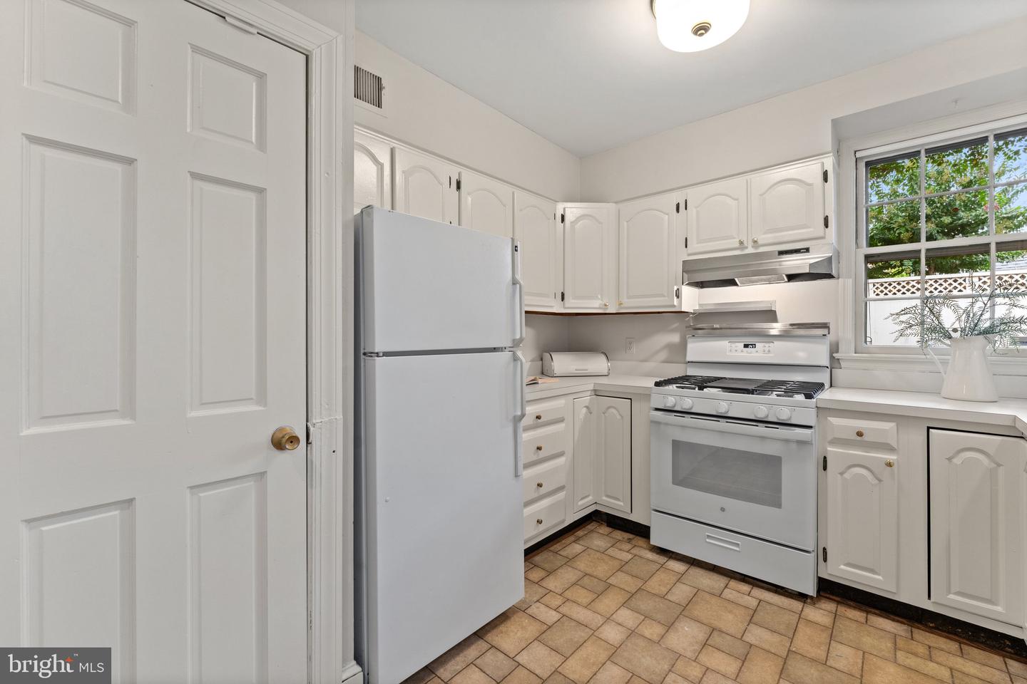 108 4TH ST NE, WASHINGTON, District Of Columbia 20002, 4 Bedrooms Bedrooms, ,2 BathroomsBathrooms,Residential,For sale,108 4TH ST NE,DCDC2160092 MLS # DCDC2160092