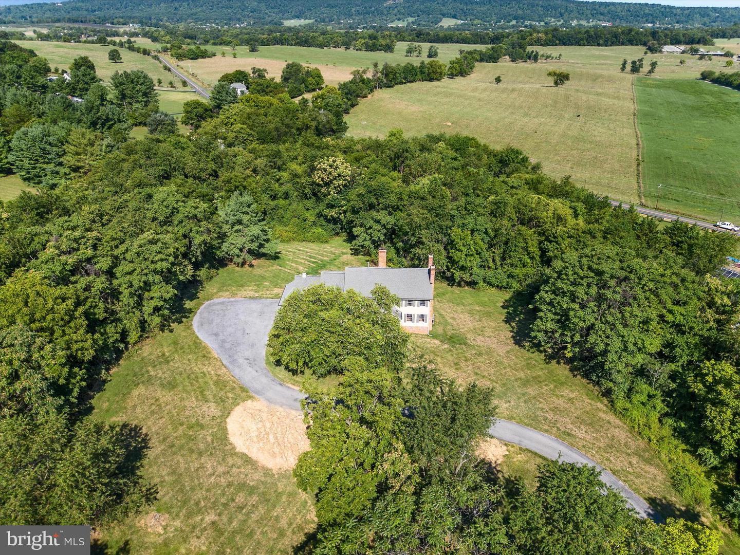 154 WINDSOR LN, WINCHESTER, Virginia 22602, 4 Bedrooms Bedrooms, ,2 BathroomsBathrooms,Residential,For sale,154 WINDSOR LN,VAFV2020892 MLS # VAFV2020892