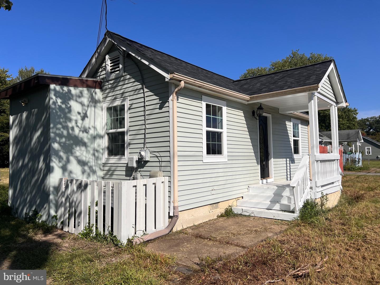 707 WHITE OAK RD, FREDERICKSBURG, Virginia 22405, 2 Bedrooms Bedrooms, ,1 BathroomBathrooms,Residential,For sale,707 WHITE OAK RD,VAST2032250 MLS # VAST2032250