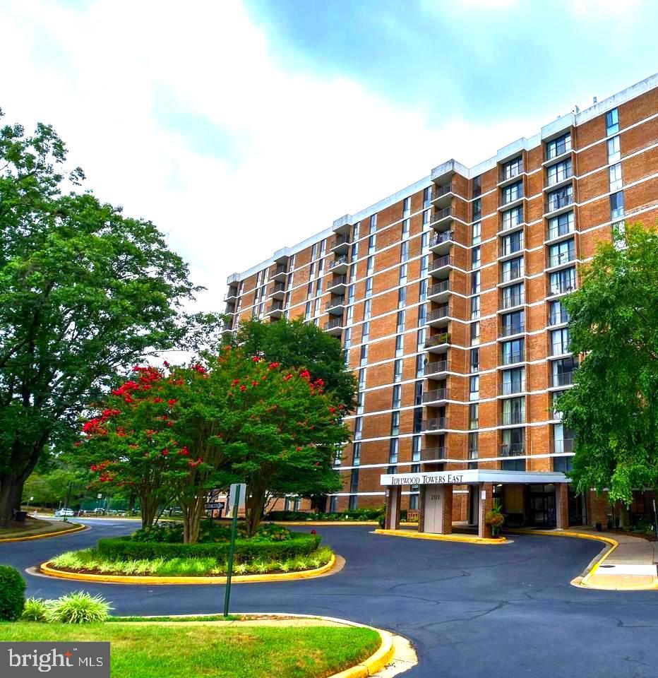 2311 PIMMIT DR #1005, FALLS CHURCH, Virginia 22043, 2 Bedrooms Bedrooms, ,2 BathroomsBathrooms,Residential,For sale,2311 PIMMIT DR #1005,VAFX2200902 MLS # VAFX2200902