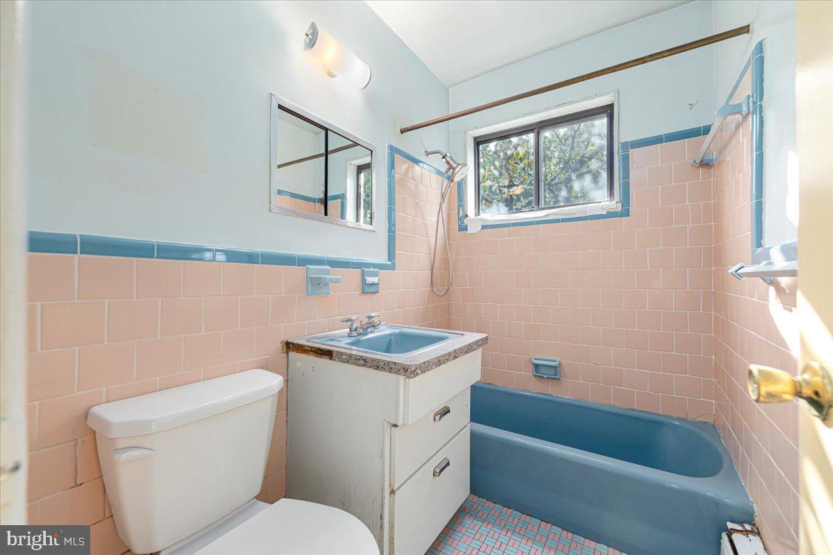 2325 42ND ST NW #404, WASHINGTON, District Of Columbia 20007, 1 Bedroom Bedrooms, ,1 BathroomBathrooms,Residential,For sale,2325 42ND ST NW #404,DCDC2159470 MLS # DCDC2159470