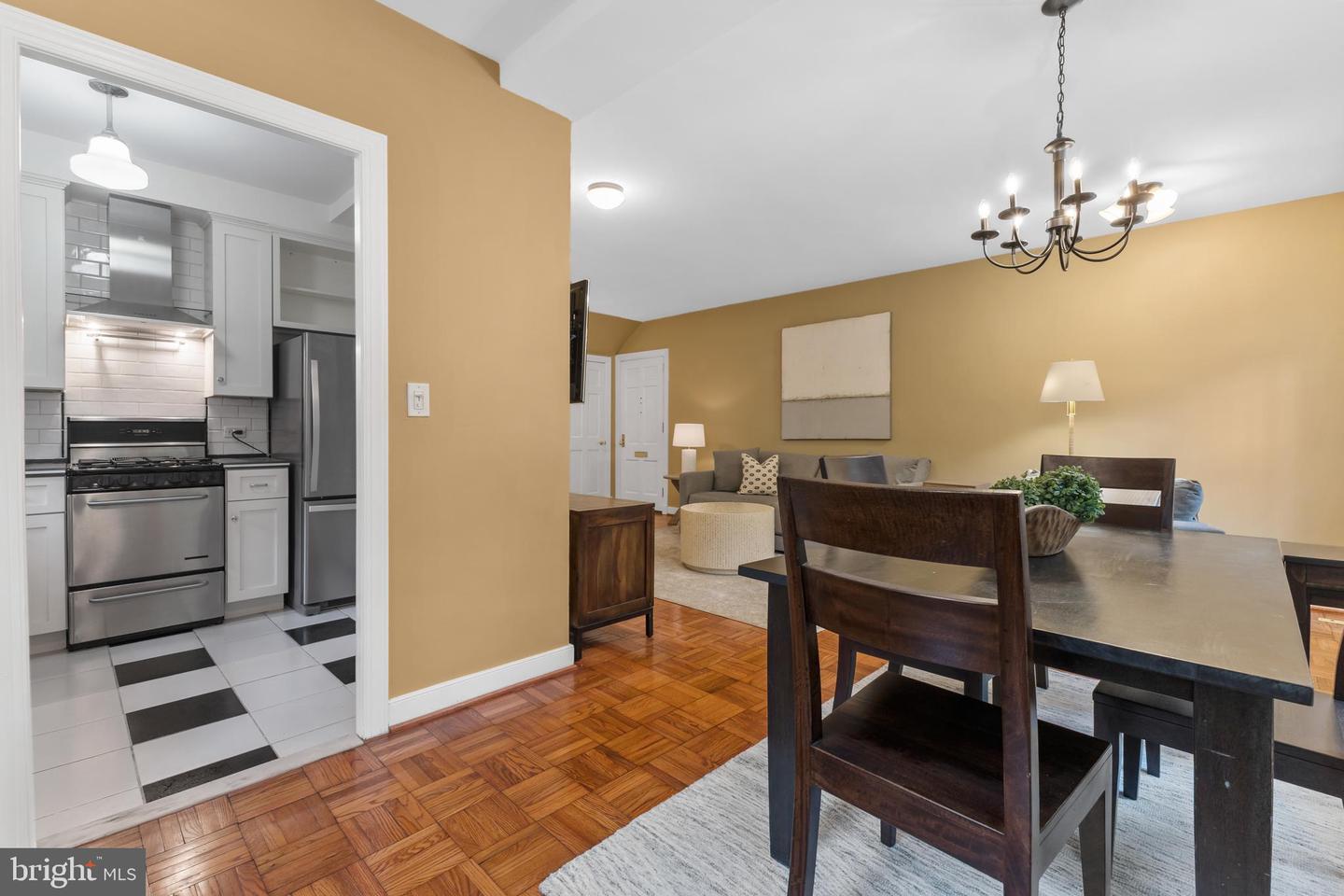 1032 VALLEY DR, ALEXANDRIA, Virginia 22302, 1 Bedroom Bedrooms, ,1 BathroomBathrooms,Residential,For sale,1032 VALLEY DR,VAAX2038152 MLS # VAAX2038152