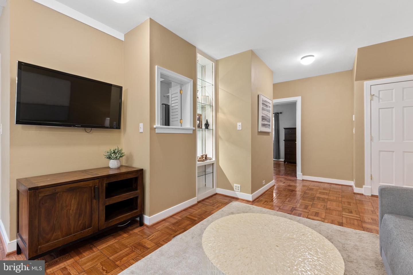 1032 VALLEY DR, ALEXANDRIA, Virginia 22302, 1 Bedroom Bedrooms, ,1 BathroomBathrooms,Residential,For sale,1032 VALLEY DR,VAAX2038152 MLS # VAAX2038152