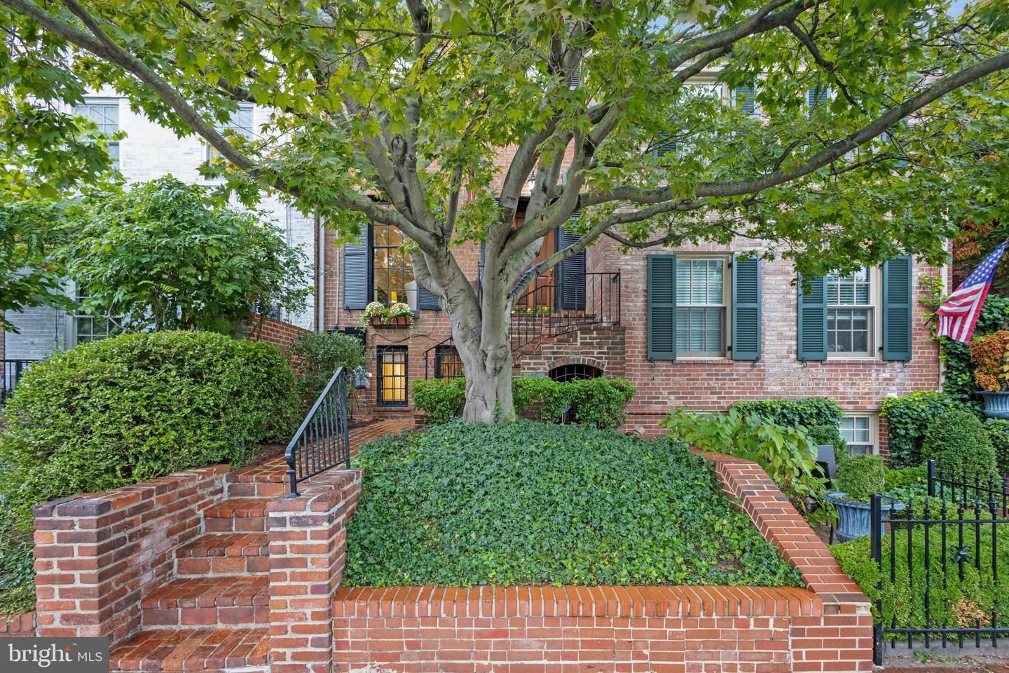 815 S ROYAL ST, ALEXANDRIA, Virginia 22314, 2 Bedrooms Bedrooms, ,1 BathroomBathrooms,Residential,For sale,815 S ROYAL ST,VAAX2038128 MLS # VAAX2038128