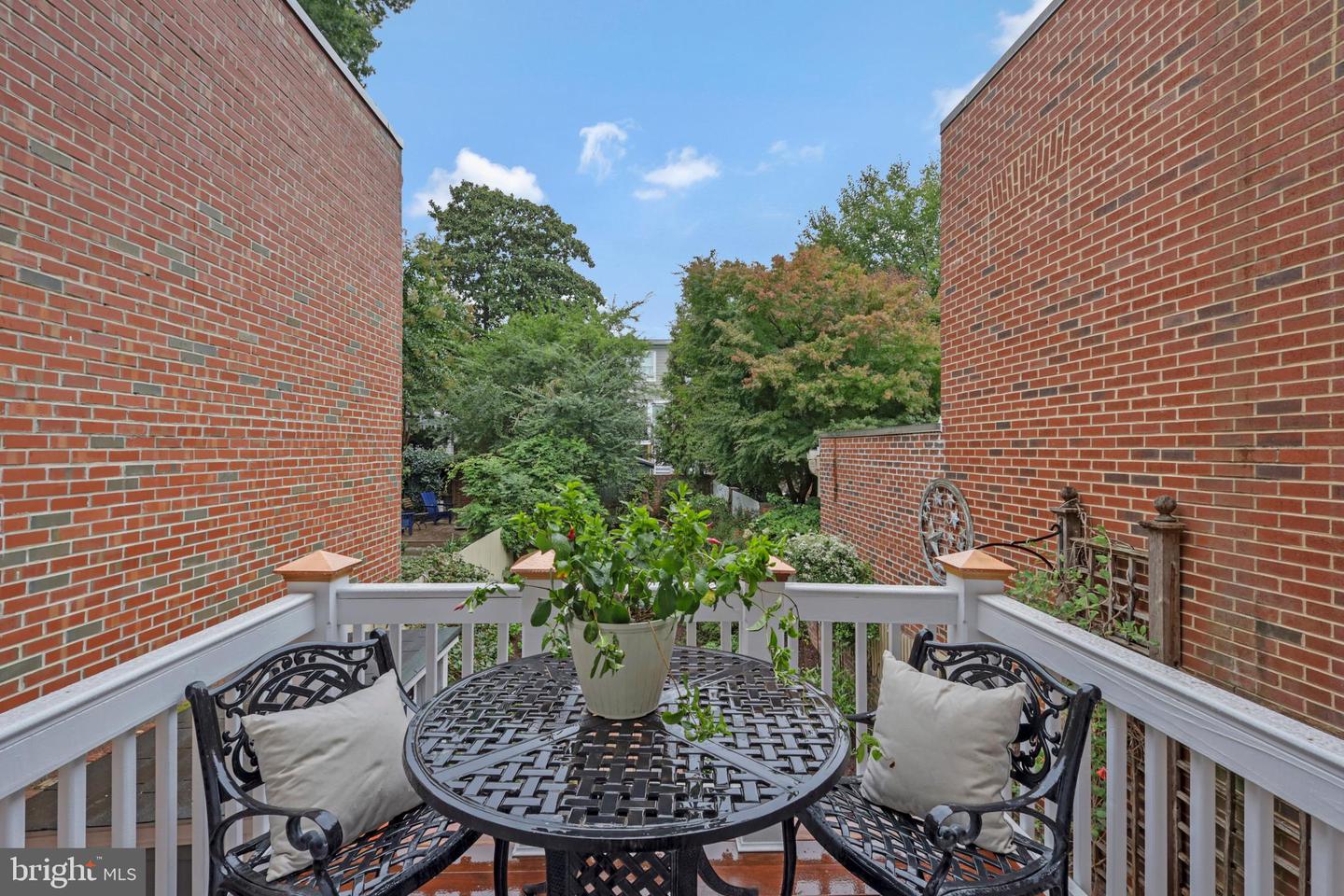 815 S ROYAL ST, ALEXANDRIA, Virginia 22314, 2 Bedrooms Bedrooms, ,1 BathroomBathrooms,Residential,For sale,815 S ROYAL ST,VAAX2038128 MLS # VAAX2038128