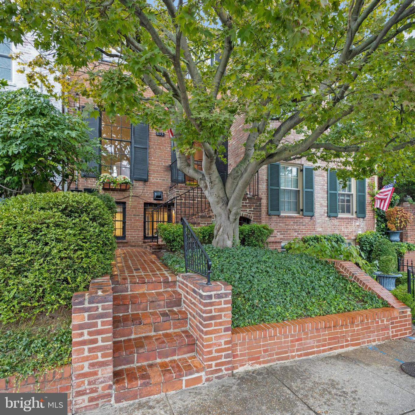 815 S ROYAL ST, ALEXANDRIA, Virginia 22314, 2 Bedrooms Bedrooms, ,1 BathroomBathrooms,Residential,For sale,815 S ROYAL ST,VAAX2038128 MLS # VAAX2038128