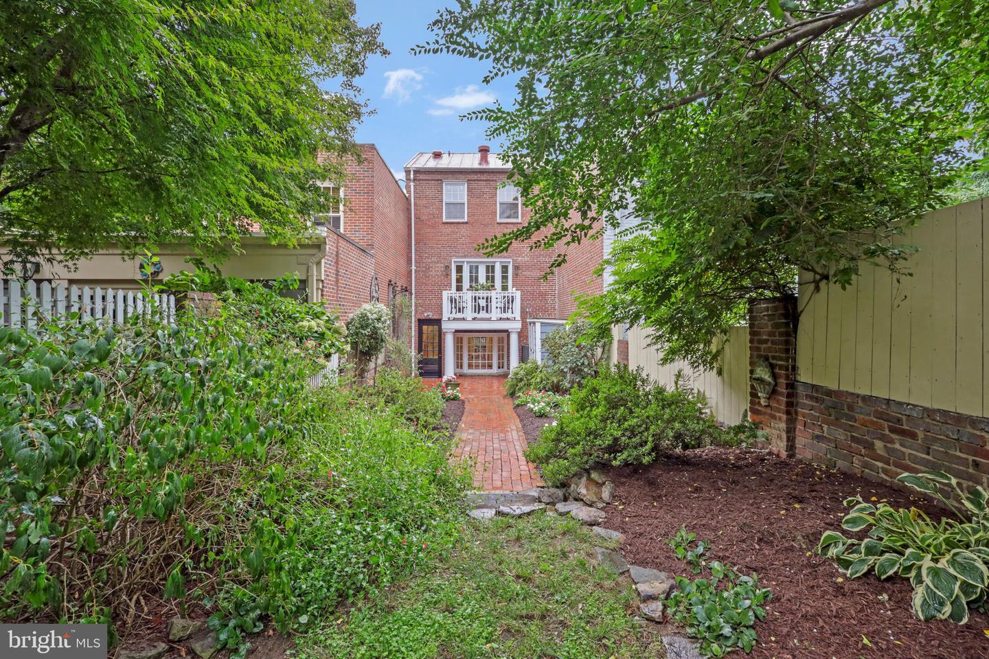 815 S ROYAL ST, ALEXANDRIA, Virginia 22314, 2 Bedrooms Bedrooms, ,1 BathroomBathrooms,Residential,For sale,815 S ROYAL ST,VAAX2038128 MLS # VAAX2038128