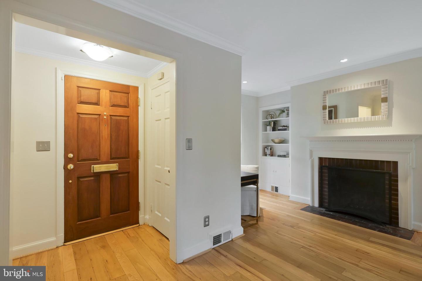 815 S ROYAL ST, ALEXANDRIA, Virginia 22314, 2 Bedrooms Bedrooms, ,1 BathroomBathrooms,Residential,For sale,815 S ROYAL ST,VAAX2038128 MLS # VAAX2038128