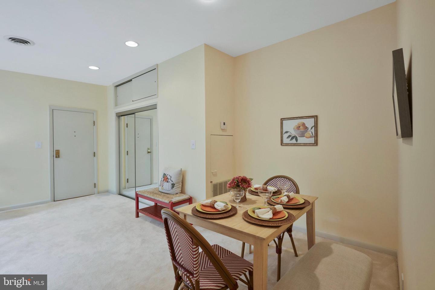 2702 DARTMOUTH RD #10, ALEXANDRIA, Virginia 22314, 2 Bedrooms Bedrooms, ,1 BathroomBathrooms,Residential,For sale,2702 DARTMOUTH RD #10,VAAX2038172 MLS # VAAX2038172