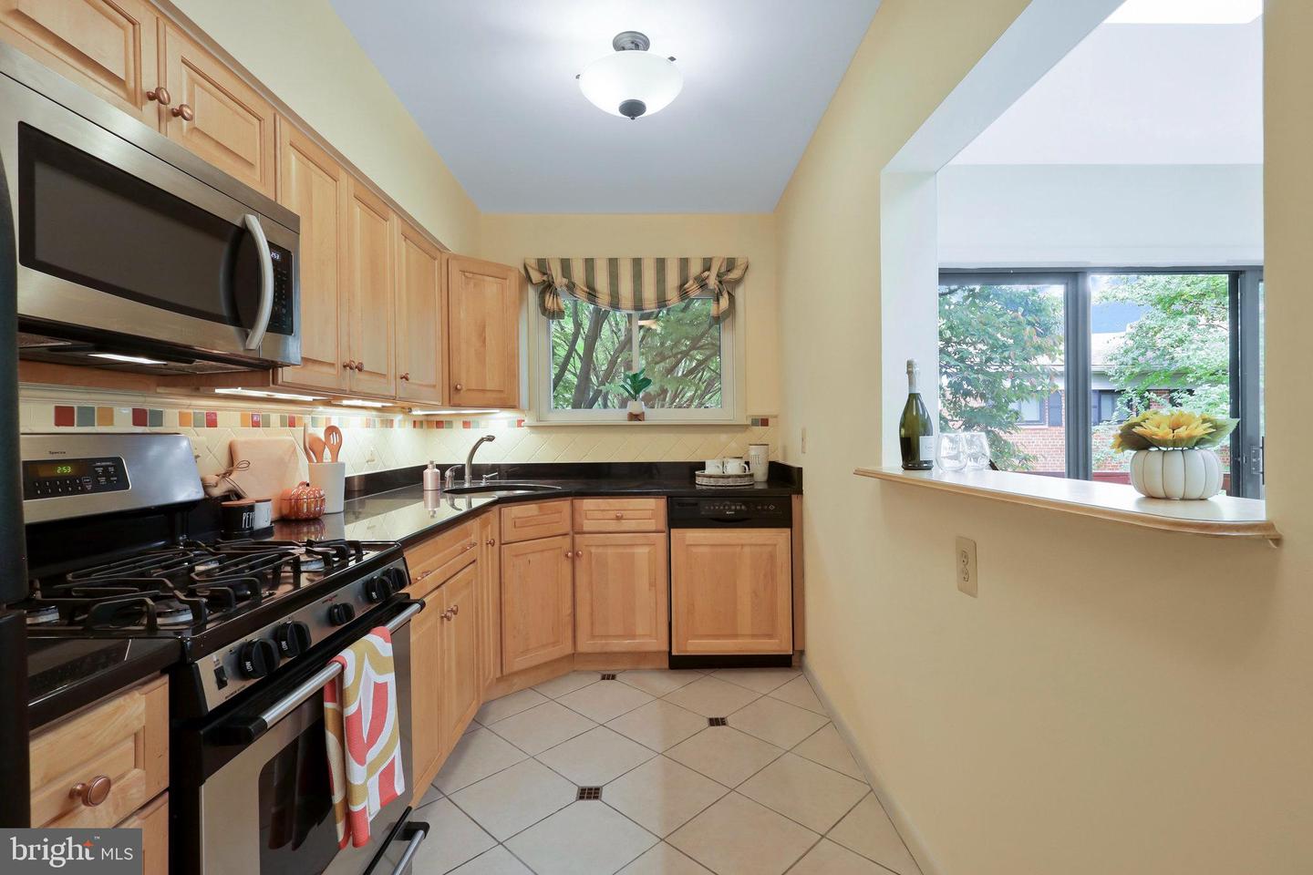 2702 DARTMOUTH RD #10, ALEXANDRIA, Virginia 22314, 2 Bedrooms Bedrooms, ,1 BathroomBathrooms,Residential,For sale,2702 DARTMOUTH RD #10,VAAX2038172 MLS # VAAX2038172