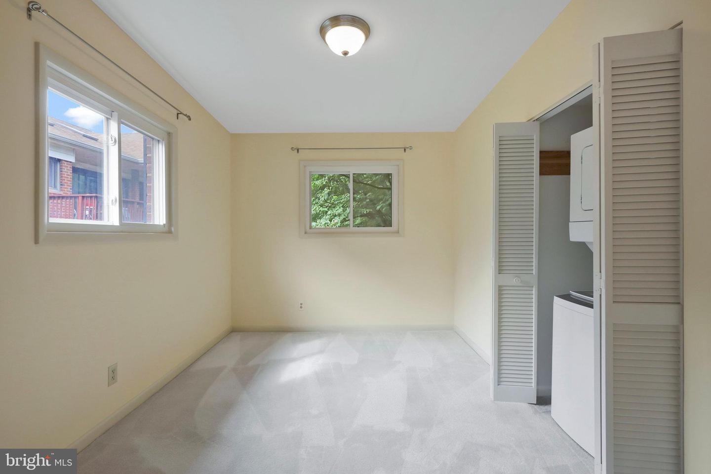 2702 DARTMOUTH RD #10, ALEXANDRIA, Virginia 22314, 2 Bedrooms Bedrooms, ,1 BathroomBathrooms,Residential,For sale,2702 DARTMOUTH RD #10,VAAX2038172 MLS # VAAX2038172