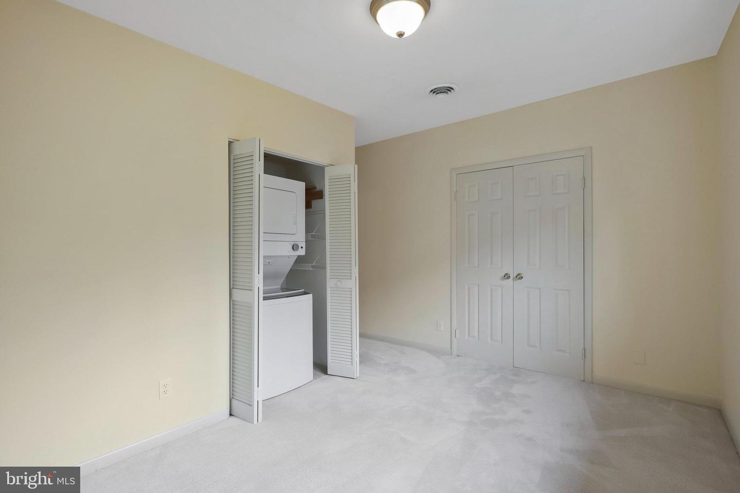 2702 DARTMOUTH RD #10, ALEXANDRIA, Virginia 22314, 2 Bedrooms Bedrooms, ,1 BathroomBathrooms,Residential,For sale,2702 DARTMOUTH RD #10,VAAX2038172 MLS # VAAX2038172