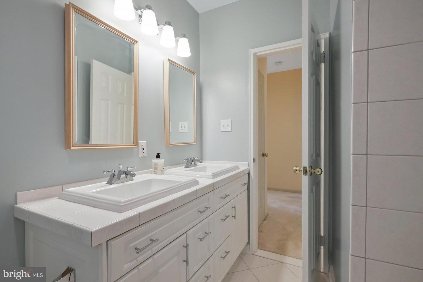 2702 DARTMOUTH RD #10, ALEXANDRIA, Virginia 22314, 2 Bedrooms Bedrooms, ,1 BathroomBathrooms,Residential,For sale,2702 DARTMOUTH RD #10,VAAX2038172 MLS # VAAX2038172