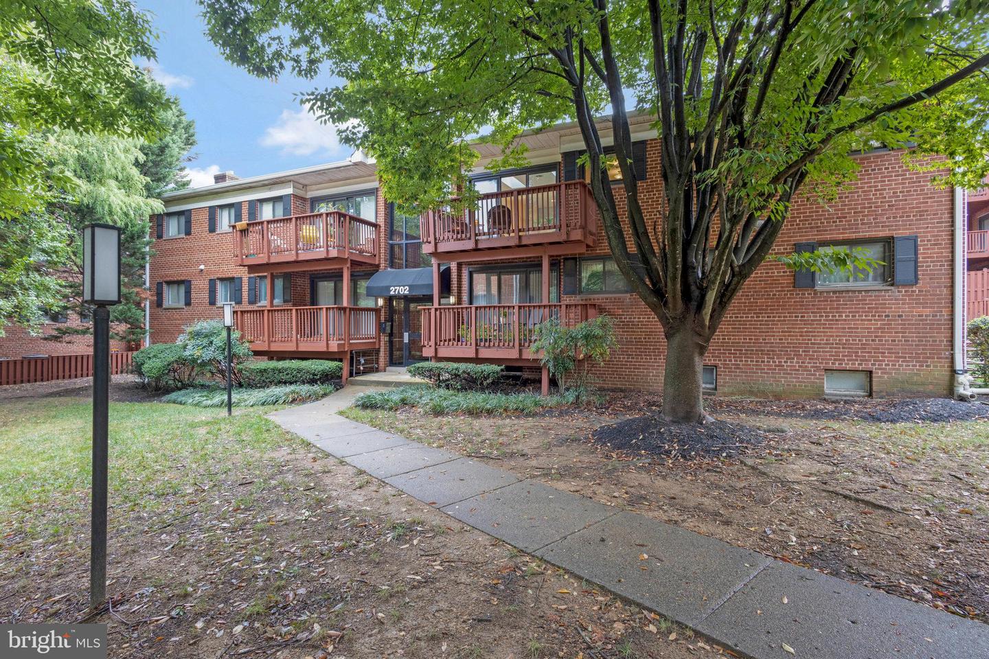 2702 DARTMOUTH RD #10, ALEXANDRIA, Virginia 22314, 2 Bedrooms Bedrooms, ,1 BathroomBathrooms,Residential,For sale,2702 DARTMOUTH RD #10,VAAX2038172 MLS # VAAX2038172