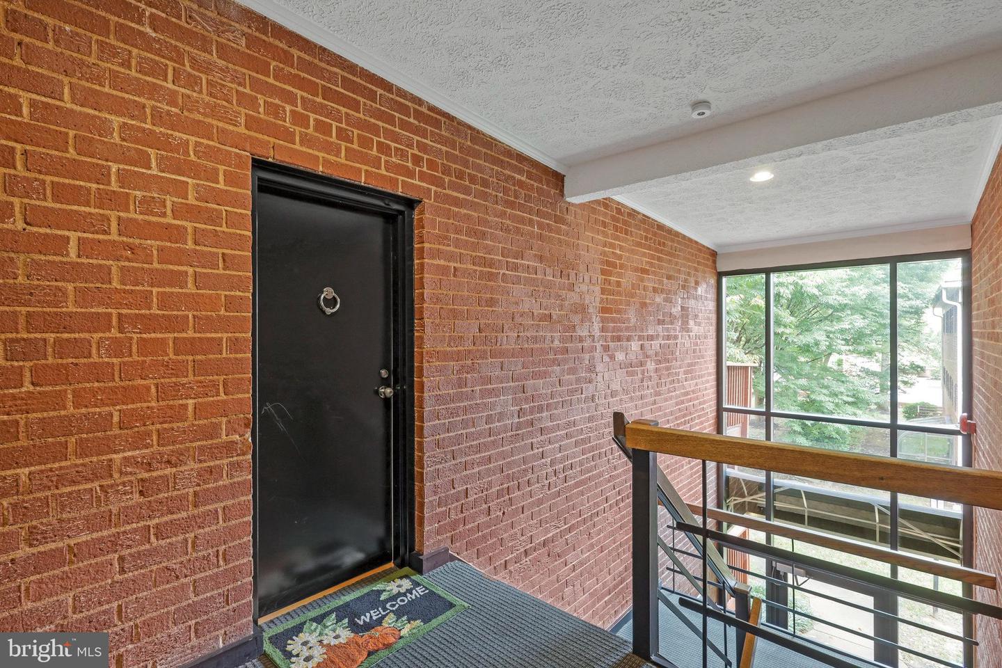 2702 DARTMOUTH RD #10, ALEXANDRIA, Virginia 22314, 2 Bedrooms Bedrooms, ,1 BathroomBathrooms,Residential,For sale,2702 DARTMOUTH RD #10,VAAX2038172 MLS # VAAX2038172