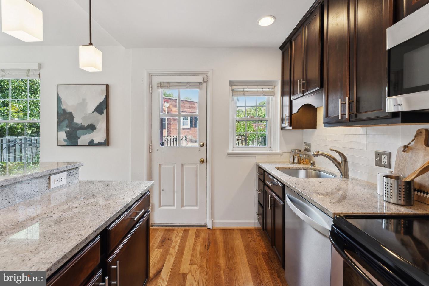 2913 S COLUMBUS ST, ARLINGTON, Virginia 22206, 2 Bedrooms Bedrooms, ,2 BathroomsBathrooms,Residential,For sale,2913 S COLUMBUS ST,VAAR2048800 MLS # VAAR2048800