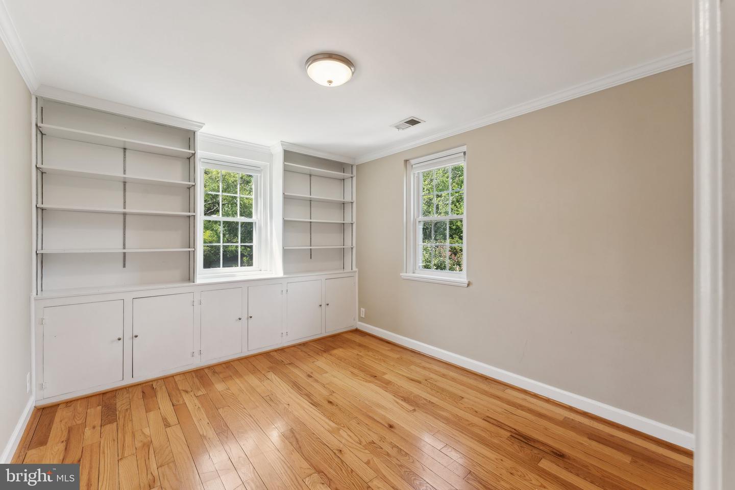 2913 S COLUMBUS ST, ARLINGTON, Virginia 22206, 2 Bedrooms Bedrooms, ,2 BathroomsBathrooms,Residential,For sale,2913 S COLUMBUS ST,VAAR2048800 MLS # VAAR2048800