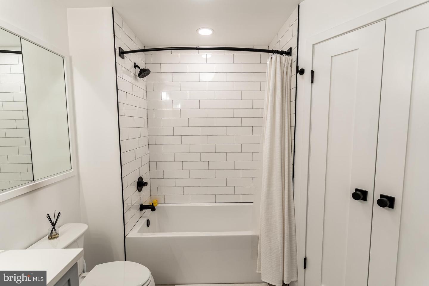 400 MASSACHUSETTS AVE NW #417, WASHINGTON, District Of Columbia 20001, 1 Bedroom Bedrooms, ,1 BathroomBathrooms,Residential,For sale,400 MASSACHUSETTS AVE NW #417,DCDC2160298 MLS # DCDC2160298