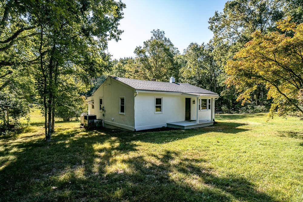 1055 HACKTOWN RD, KESWICK, Virginia 22947, 3 Bedrooms Bedrooms, ,2 BathroomsBathrooms,Residential,1055 HACKTOWN RD,657020 MLS # 657020