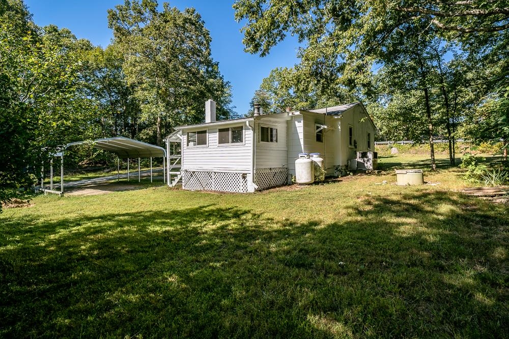 1055 HACKTOWN RD, KESWICK, Virginia 22947, 3 Bedrooms Bedrooms, ,2 BathroomsBathrooms,Residential,1055 HACKTOWN RD,657020 MLS # 657020