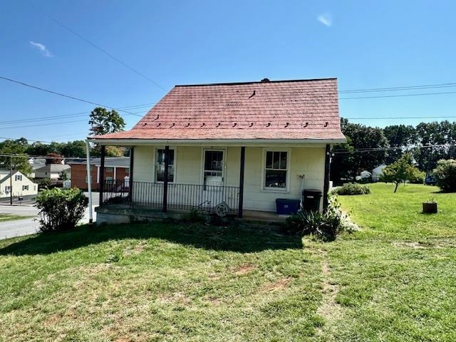 422 GRUBERT AVE, STAUNTON, Virginia 24401, 3 Bedrooms Bedrooms, ,1 BathroomBathrooms,Residential,422 GRUBERT AVE,657070 MLS # 657070