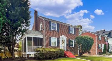 5332 N CARLIN SPRINGS RD, ARLINGTON, Virginia 22203, 2 Bedrooms Bedrooms, 10 Rooms Rooms,2 BathroomsBathrooms,Residential,For sale,5332 N CARLIN SPRINGS RD,VAAR2047726 MLS # VAAR2047726