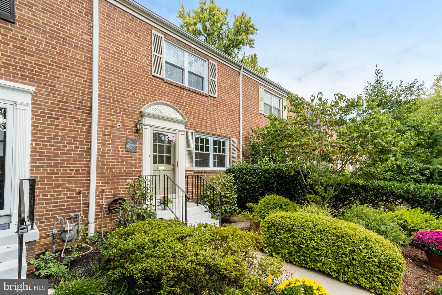 34 E ROSEMONT AVE, ALEXANDRIA, Virginia 22301, 2 Bedrooms Bedrooms, ,2 BathroomsBathrooms,Residential,For sale,34 E ROSEMONT AVE,VAAX2037514 MLS # VAAX2037514