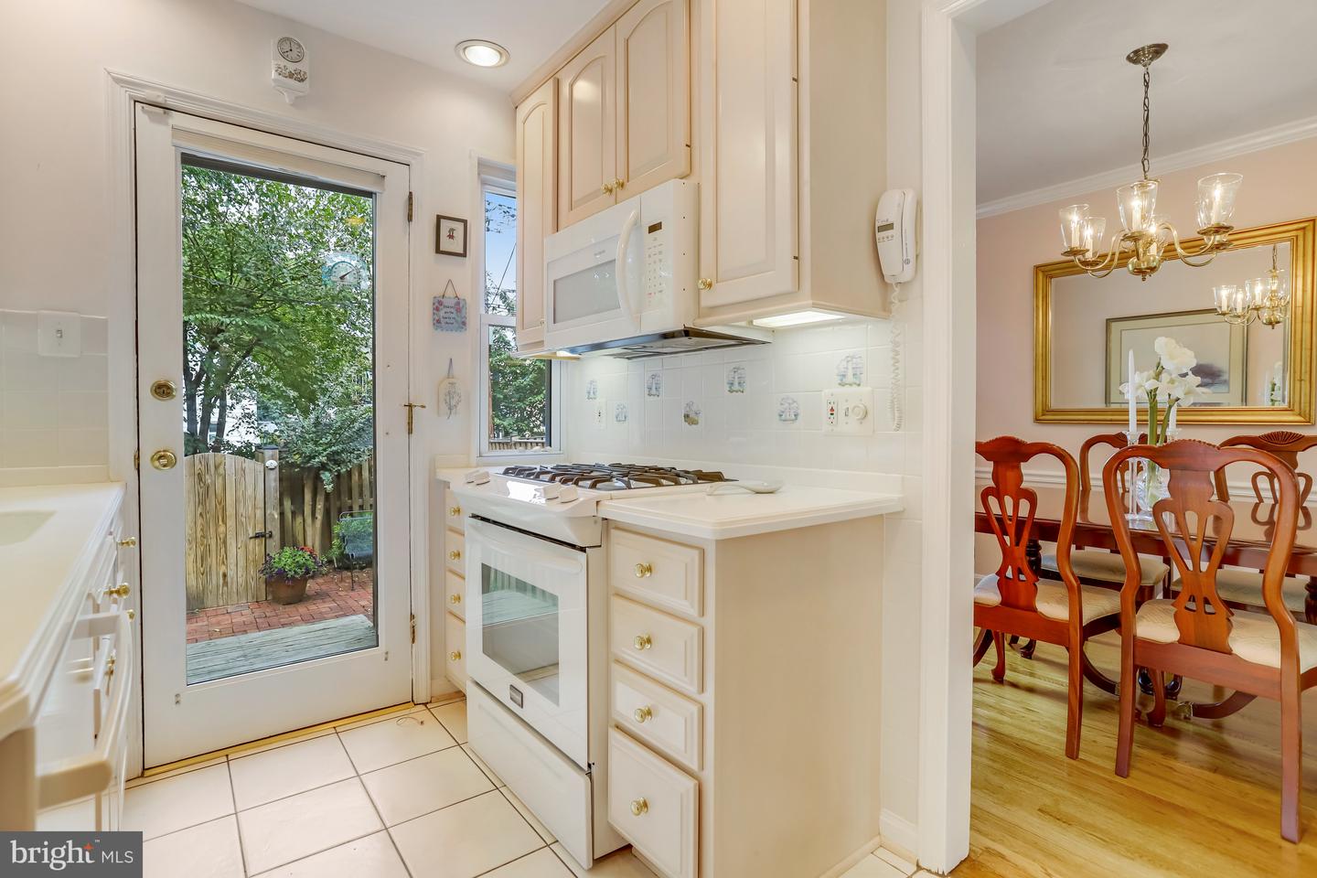 34 E ROSEMONT AVE, ALEXANDRIA, Virginia 22301, 2 Bedrooms Bedrooms, ,2 BathroomsBathrooms,Residential,For sale,34 E ROSEMONT AVE,VAAX2037514 MLS # VAAX2037514