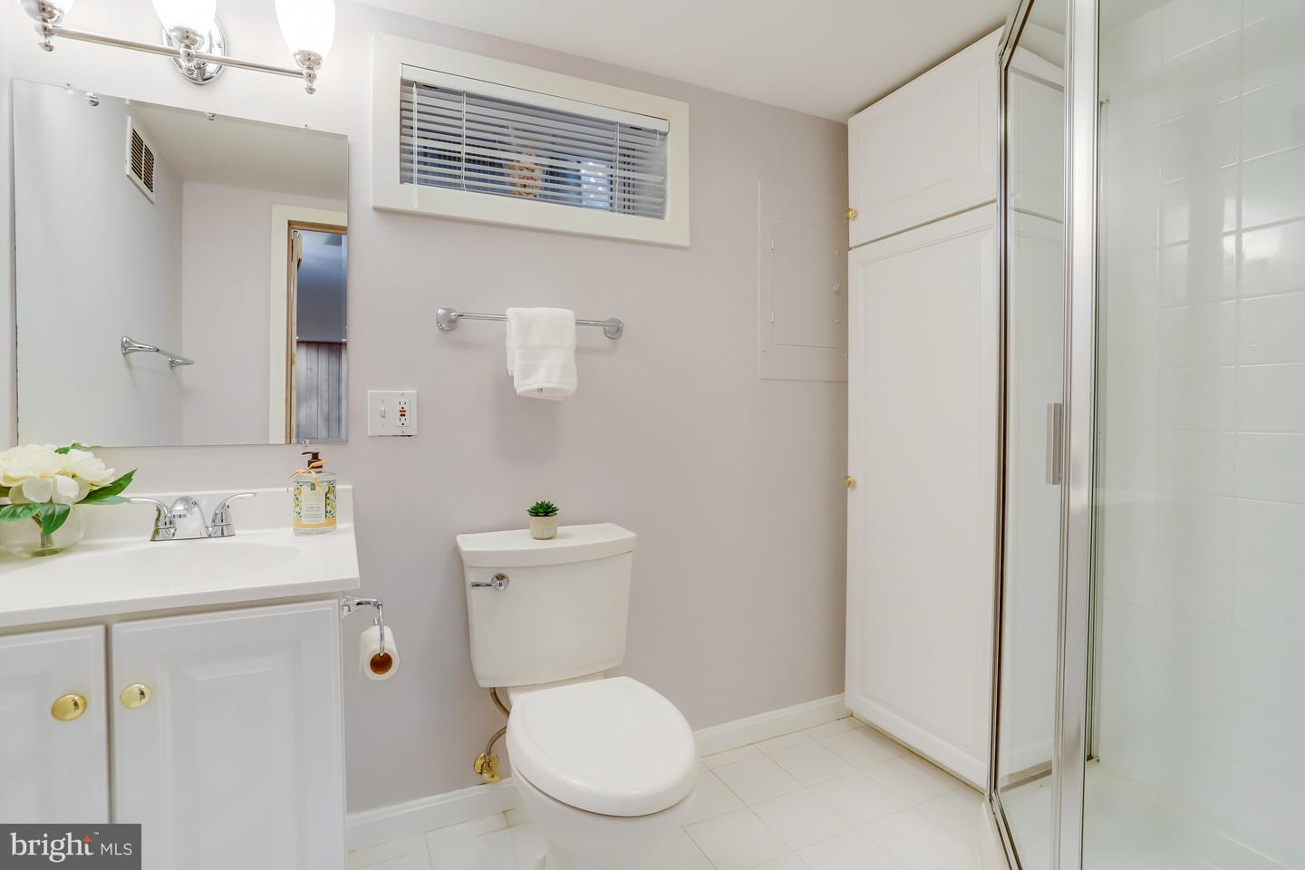 34 E ROSEMONT AVE, ALEXANDRIA, Virginia 22301, 2 Bedrooms Bedrooms, ,2 BathroomsBathrooms,Residential,For sale,34 E ROSEMONT AVE,VAAX2037514 MLS # VAAX2037514