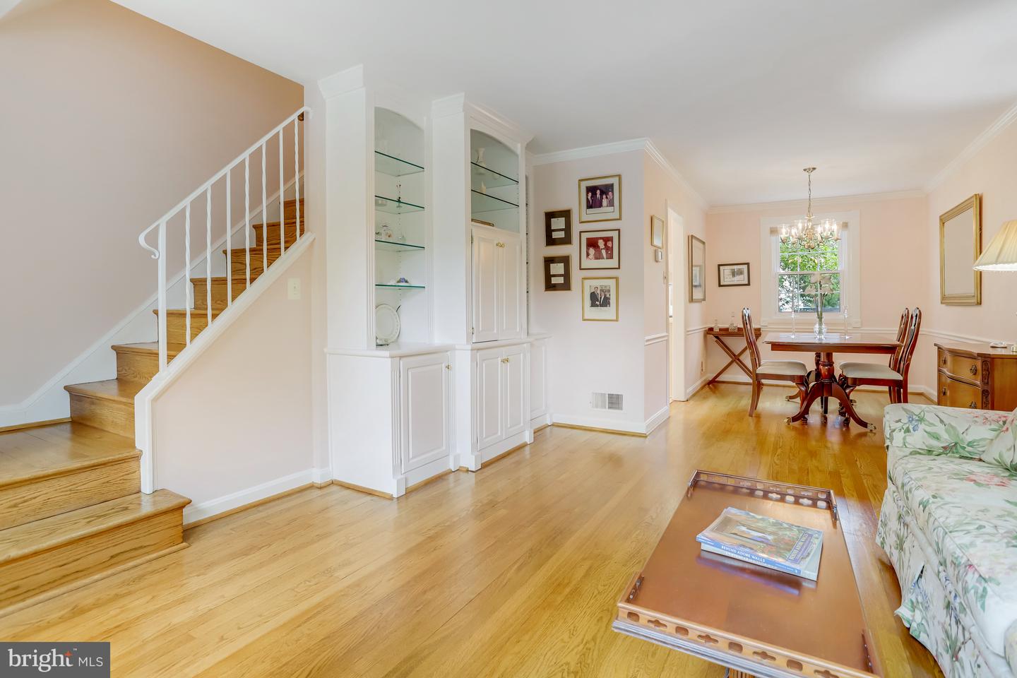 34 E ROSEMONT AVE, ALEXANDRIA, Virginia 22301, 2 Bedrooms Bedrooms, ,2 BathroomsBathrooms,Residential,For sale,34 E ROSEMONT AVE,VAAX2037514 MLS # VAAX2037514