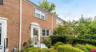 34 E ROSEMONT AVE, ALEXANDRIA, Virginia 22301, 2 Bedrooms Bedrooms, ,2 BathroomsBathrooms,Residential,For sale,34 E ROSEMONT AVE,VAAX2037514 MLS # VAAX2037514