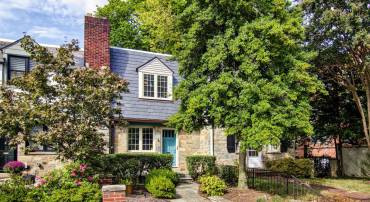 707 DEVON PL, ALEXANDRIA, Virginia 22314, 2 Bedrooms Bedrooms, ,2 BathroomsBathrooms,Residential,For sale,707 DEVON PL,VAAX2038100 MLS # VAAX2038100