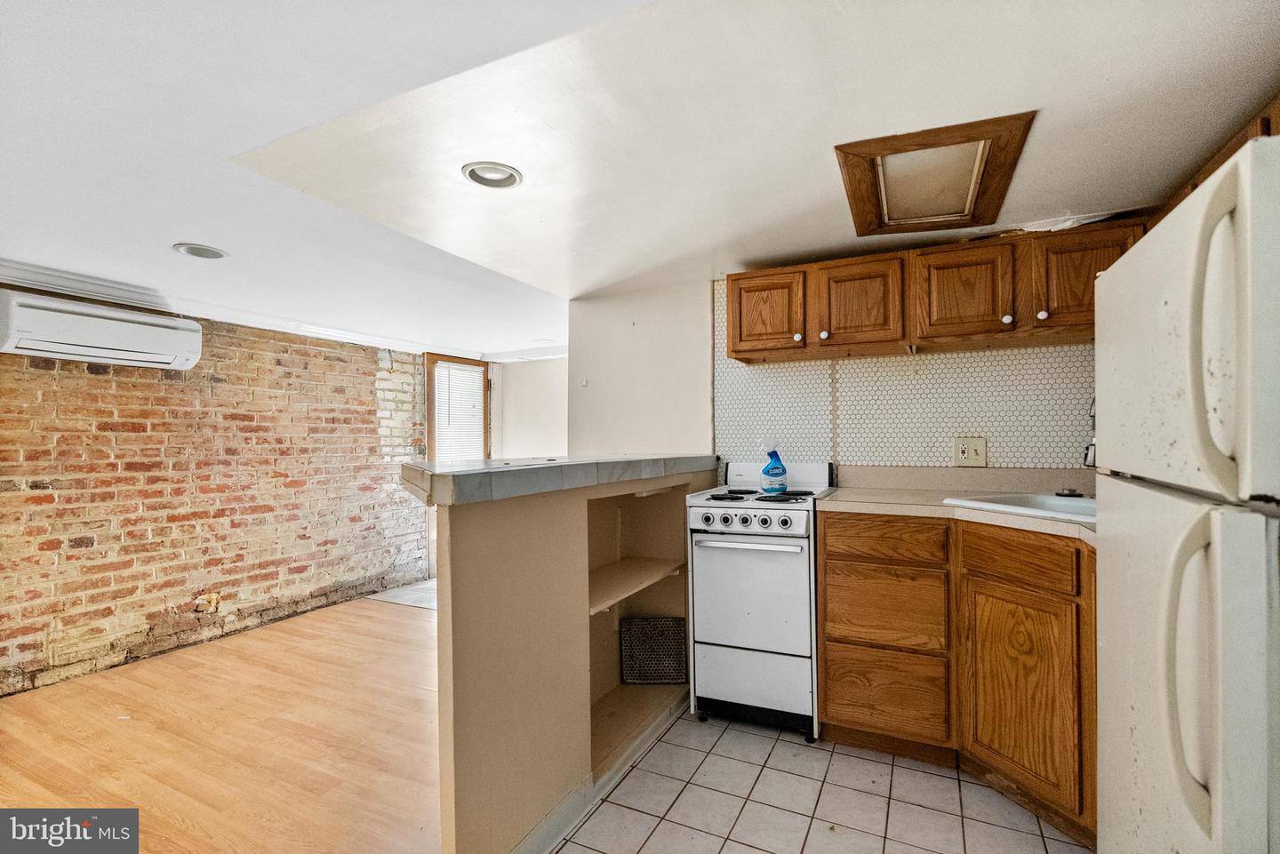 2032 N CAPITOL ST NW, WASHINGTON, District Of Columbia 20002, 9 Bedrooms Bedrooms, ,5 BathroomsBathrooms,Residential,For sale,2032 N CAPITOL ST NW,DCDC2159660 MLS # DCDC2159660