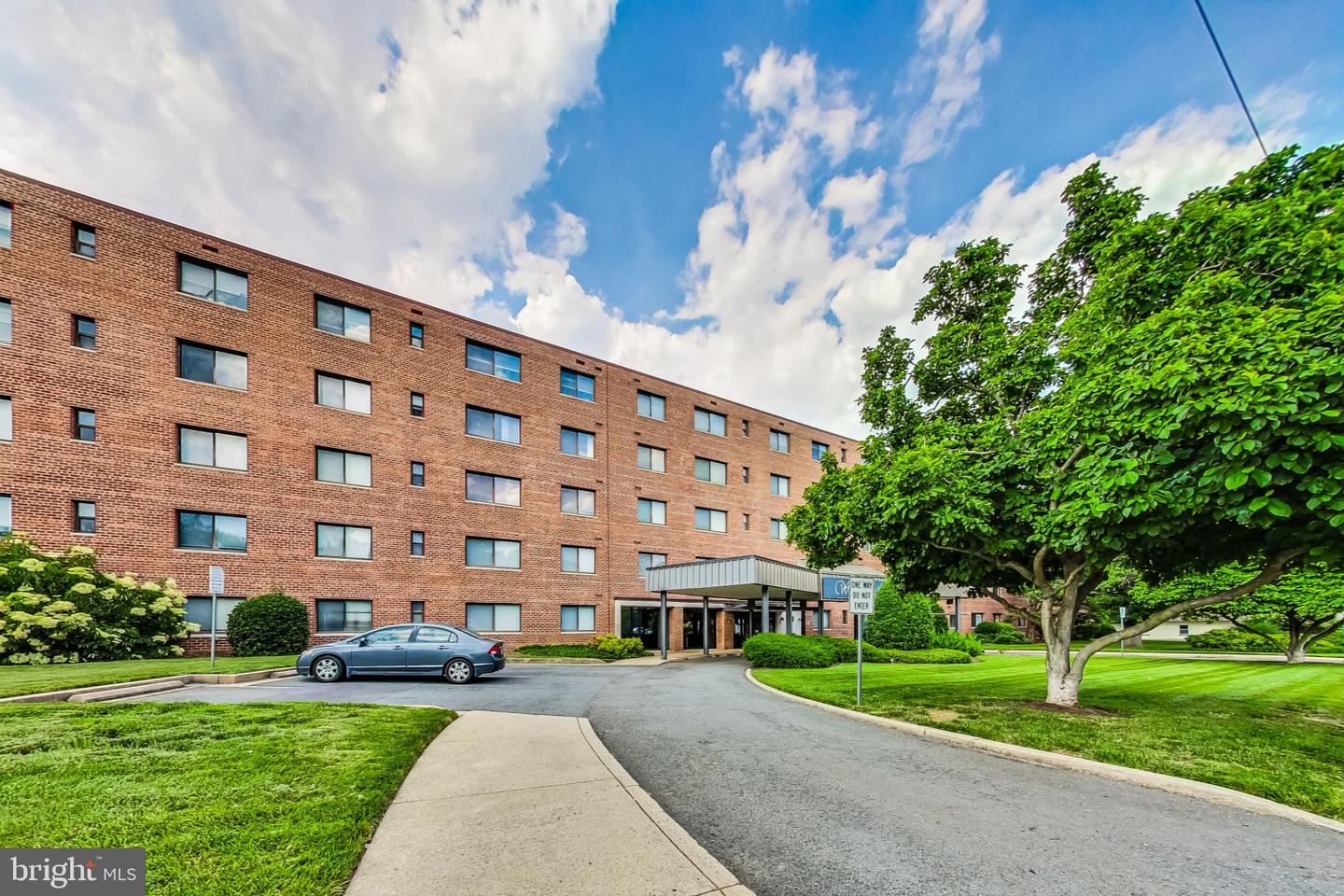 3515 WASHINGTON BLVD #301, ARLINGTON, Virginia 22201, 2 Bedrooms Bedrooms, ,1 BathroomBathrooms,Residential,For sale,3515 WASHINGTON BLVD #301,VAAR2048942 MLS # VAAR2048942