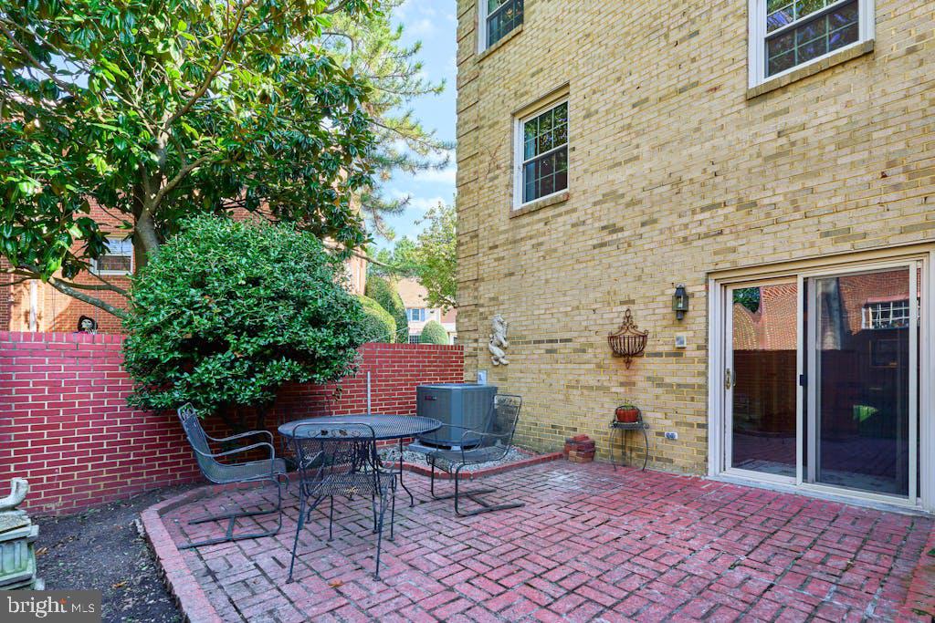 2670 CENTENNIAL CT, ALEXANDRIA, Virginia 22311, 3 Bedrooms Bedrooms, ,3 BathroomsBathrooms,Residential,For sale,2670 CENTENNIAL CT,VAAX2036610 MLS # VAAX2036610