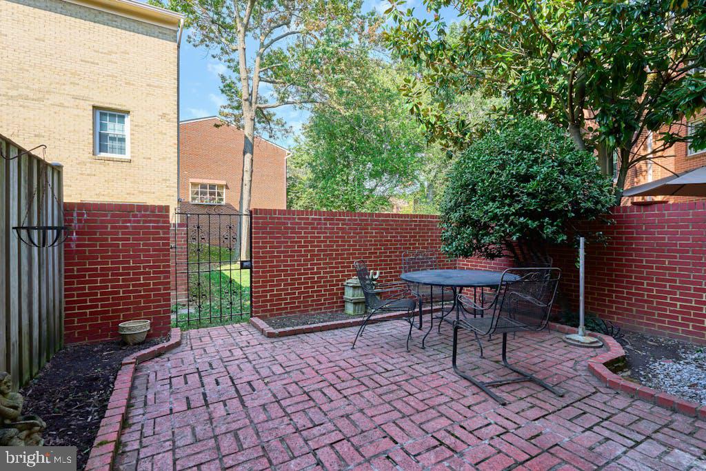 2670 CENTENNIAL CT, ALEXANDRIA, Virginia 22311, 3 Bedrooms Bedrooms, ,3 BathroomsBathrooms,Residential,For sale,2670 CENTENNIAL CT,VAAX2036610 MLS # VAAX2036610