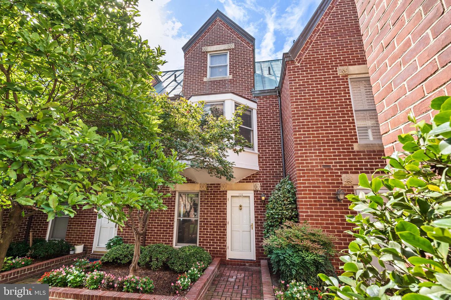 114 N UNION ST, ALEXANDRIA, Virginia 22314, 3 Bedrooms Bedrooms, 9 Rooms Rooms,3 BathroomsBathrooms,Residential,For sale,114 N UNION ST,VAAX2036642 MLS # VAAX2036642