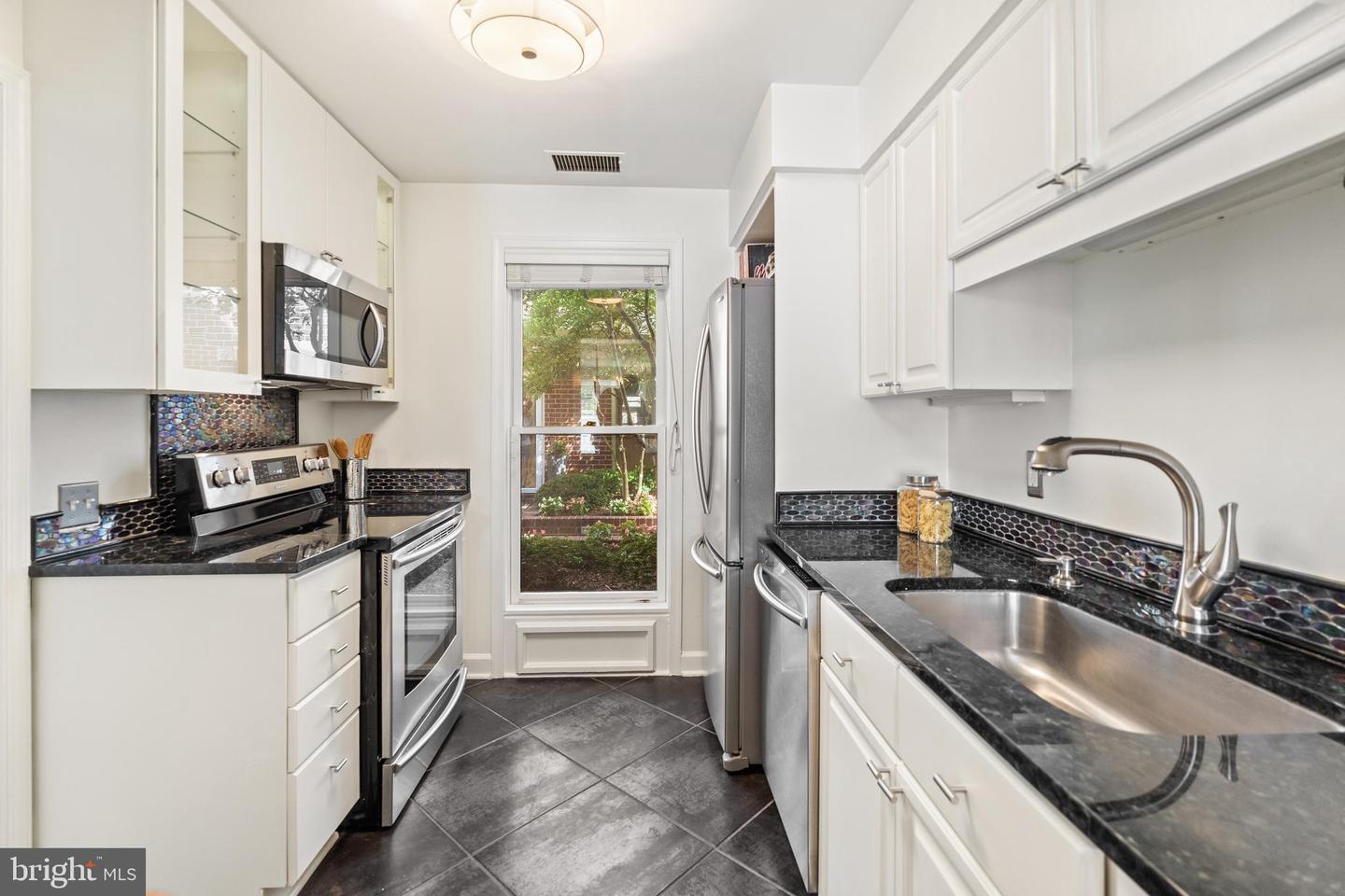 114 N UNION ST, ALEXANDRIA, Virginia 22314, 3 Bedrooms Bedrooms, 9 Rooms Rooms,3 BathroomsBathrooms,Residential,For sale,114 N UNION ST,VAAX2036642 MLS # VAAX2036642