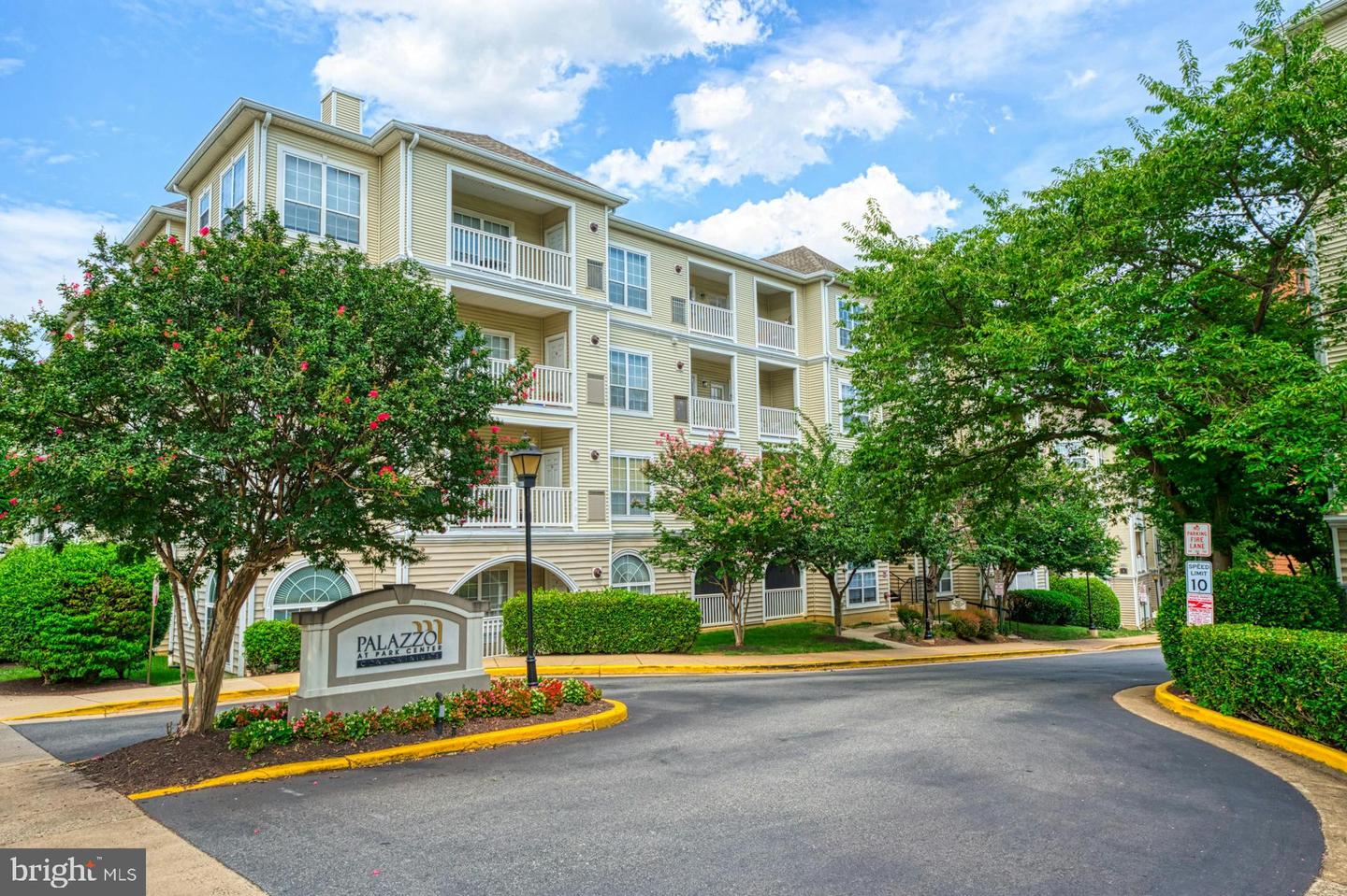 4561 STRUTFIELD LN #3104, ALEXANDRIA, Virginia 22311, 2 Bedrooms Bedrooms, 7 Rooms Rooms,2 BathroomsBathrooms,Residential,For sale,4561 STRUTFIELD LN #3104,VAAX2036710 MLS # VAAX2036710