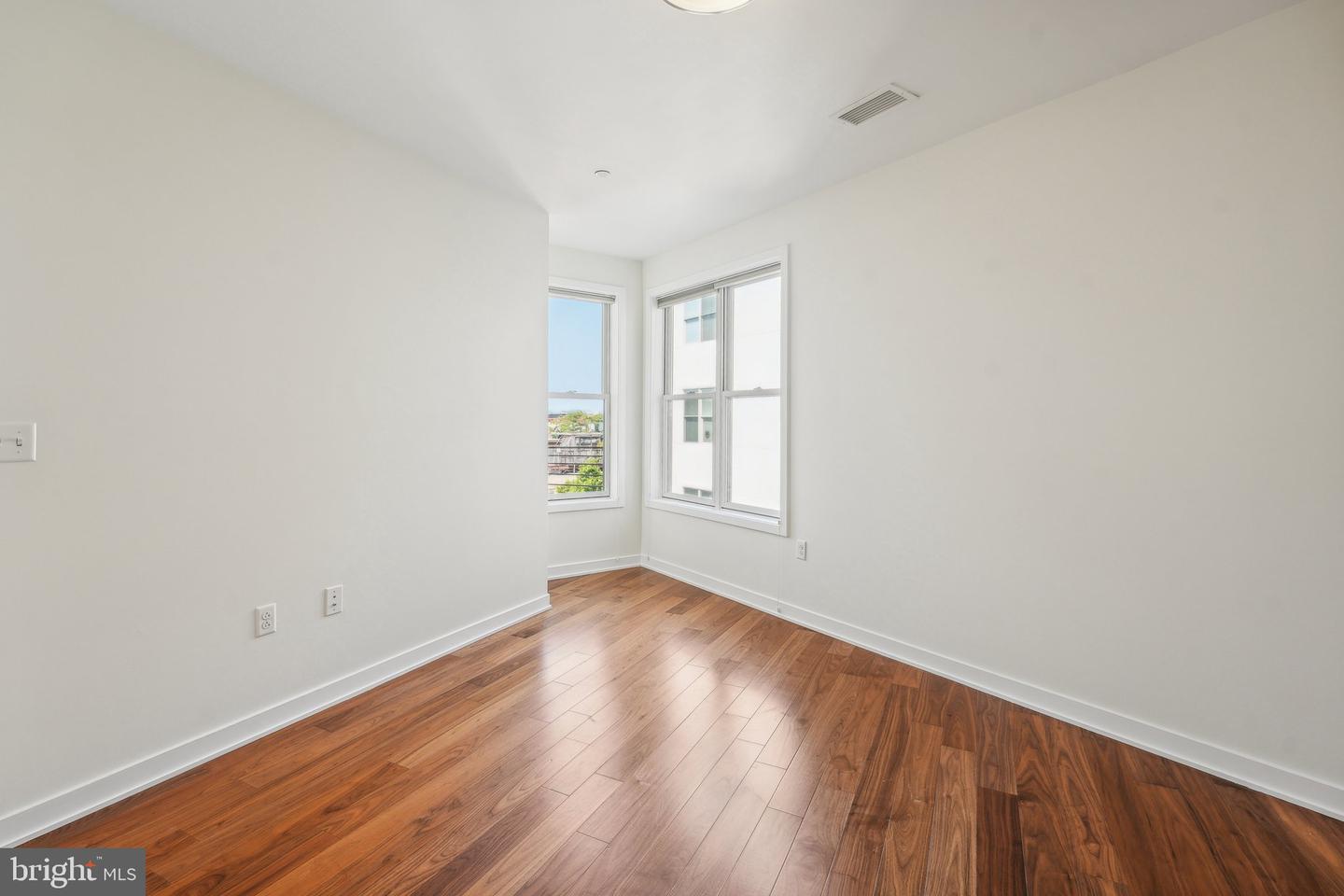 1350 MARYLAND AVE NE #412, WASHINGTON, District Of Columbia 20002, 1 Bedroom Bedrooms, ,1 BathroomBathrooms,Residential,For sale,1350 MARYLAND AVE NE #412,DCDC2156320 MLS # DCDC2156320