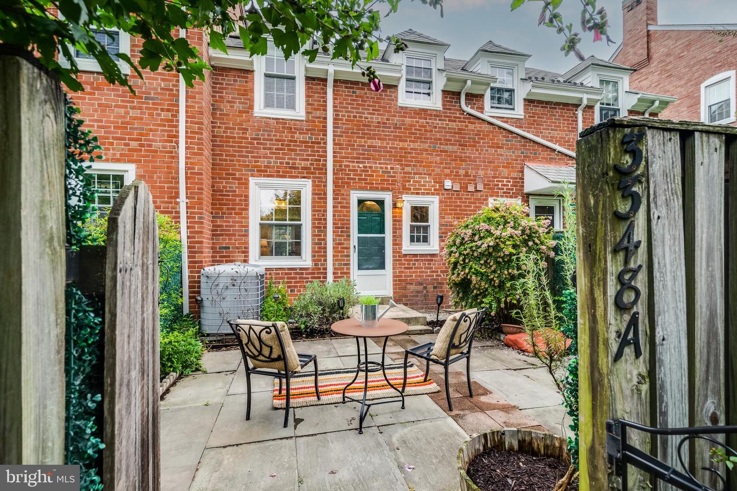 3348 S WAKEFIELD ST #A, ARLINGTON, Virginia 22206, 2 Bedrooms Bedrooms, 9 Rooms Rooms,2 BathroomsBathrooms,Residential,For sale,3348 S WAKEFIELD ST #A,VAAR2048872 MLS # VAAR2048872