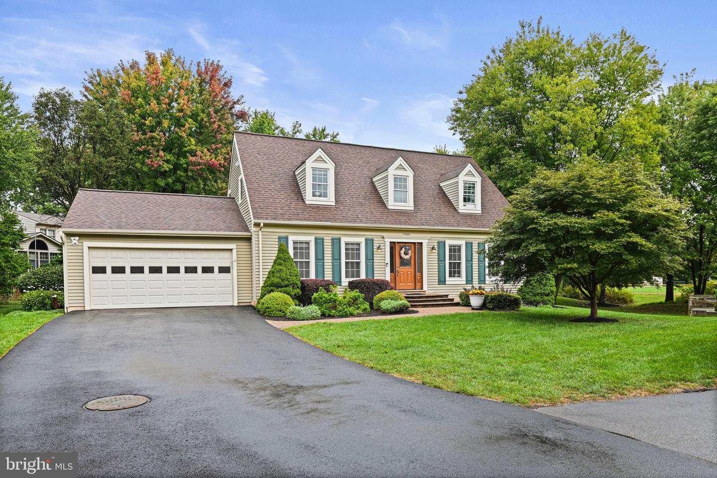 13604 WHITE BARN LN, HERNDON, Virginia 20171, 4 Bedrooms Bedrooms, ,3 BathroomsBathrooms,Residential,For sale,13604 WHITE BARN LN,VAFX2202770 MLS # VAFX2202770