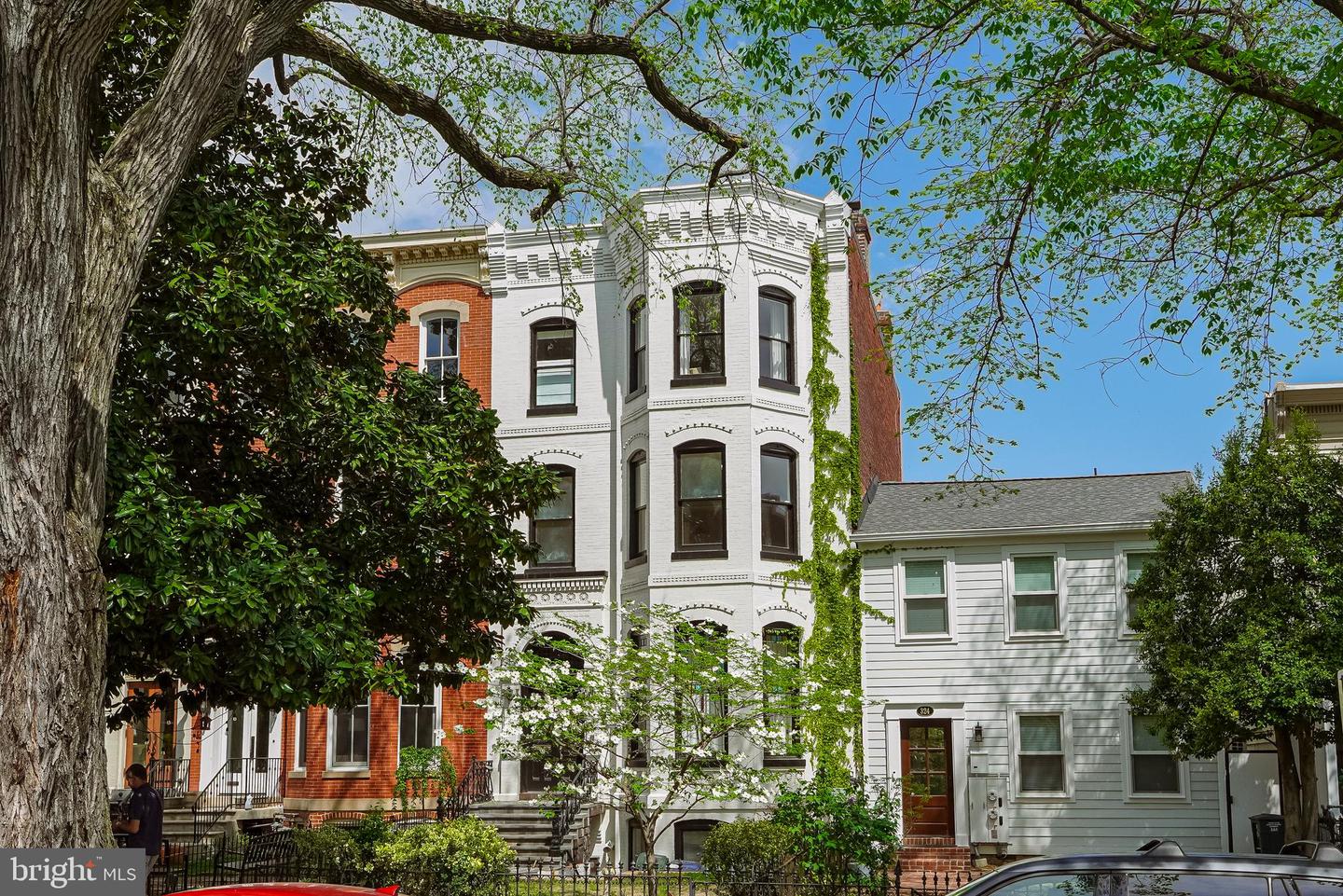 322 E CAPITOL ST NE, WASHINGTON, District Of Columbia 20003, 4 Bedrooms Bedrooms, ,3 BathroomsBathrooms,Residential,For sale,322 E CAPITOL ST NE,DCDC2160390 MLS # DCDC2160390