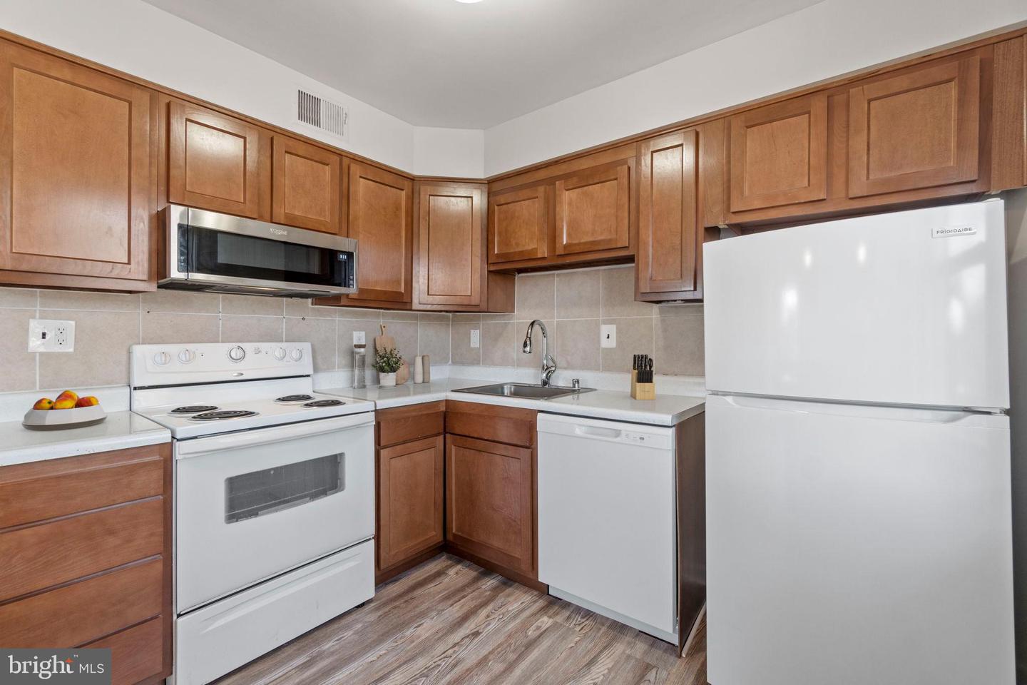 2042 FORT DAVIS ST SE #302, WASHINGTON, District Of Columbia 20020, 1 Bedroom Bedrooms, ,1 BathroomBathrooms,Residential,For sale,2042 FORT DAVIS ST SE #302,DCDC2143834 MLS # DCDC2143834