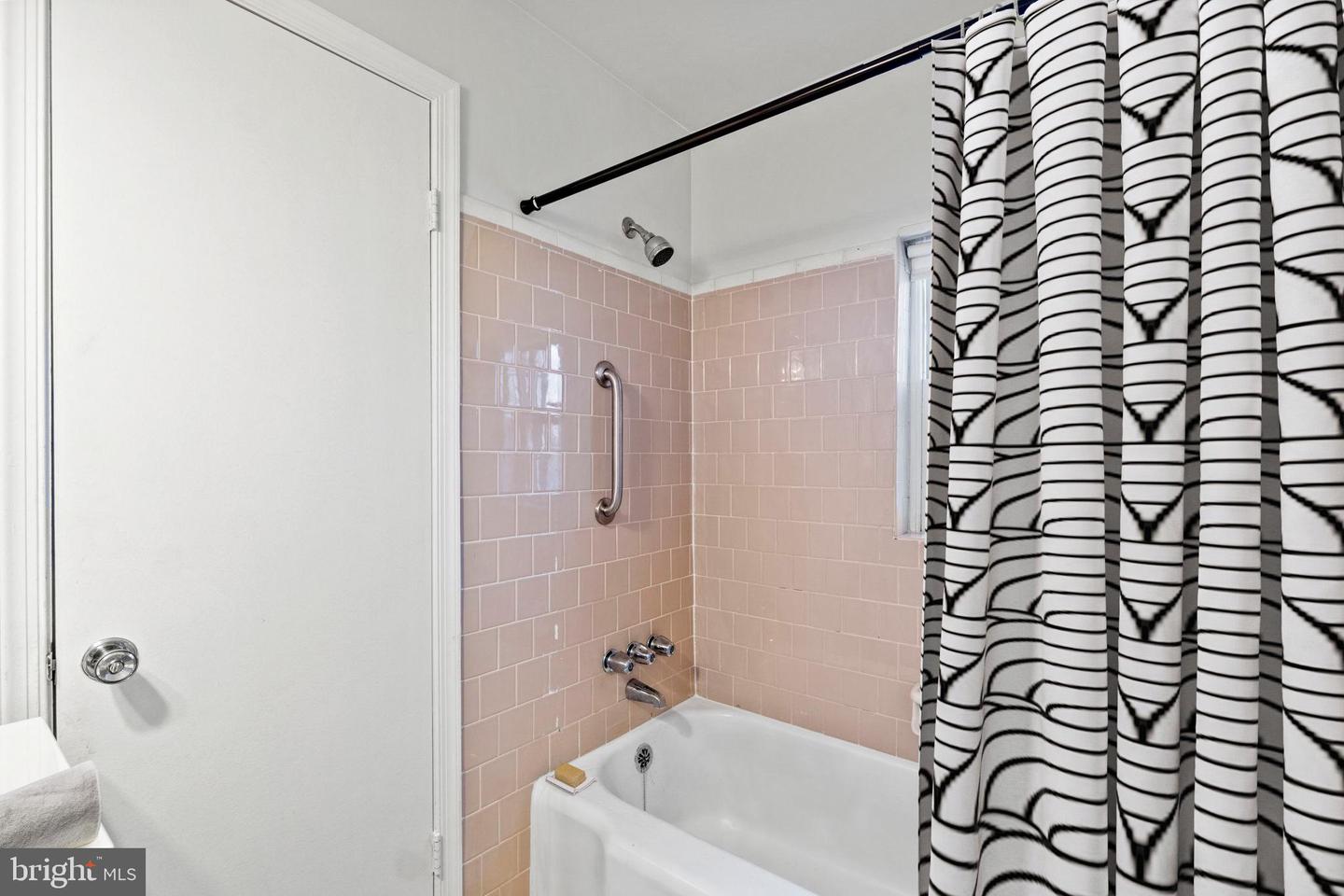 2042 FORT DAVIS ST SE #302, WASHINGTON, District Of Columbia 20020, 1 Bedroom Bedrooms, ,1 BathroomBathrooms,Residential,For sale,2042 FORT DAVIS ST SE #302,DCDC2143834 MLS # DCDC2143834